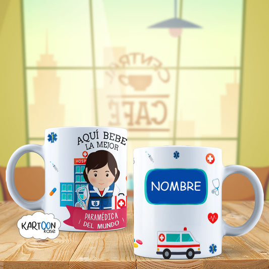Caneca das profissões da mulher do técnico da ambulância do paramédico